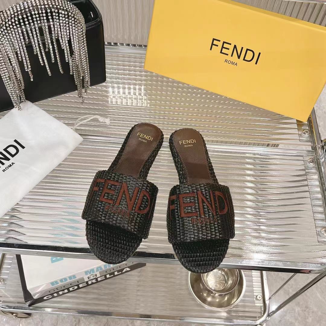 NO:166143,Yuan*Fendi's new masterpiece is coming!  The classic hot lazy drag, with top quality, is a hot hit product!  Please confirm the quality and workmanship of our home!   Go is made of imported original woven material, all of which are goatskin inside, and the original leather outsole. The sizes are 35 to 41, [40, 41 can be customized]., slippers, fendi, slippers, sheepskin, Leather soles19860909元*芬迪全新力作来袭！经典爆款的懒人拖,拥有顶级品质,乃是跑量爆款！请认准咱家的品质与做工哟！  Go 其材质为进口原版编织材质,内里统统采用山羊皮,还有原版的真皮大底.码数为 35 至 41,[40、41 可定制].,拖鞋,fendi,slippers,sheepskin,Leather soles,Women's Shoes