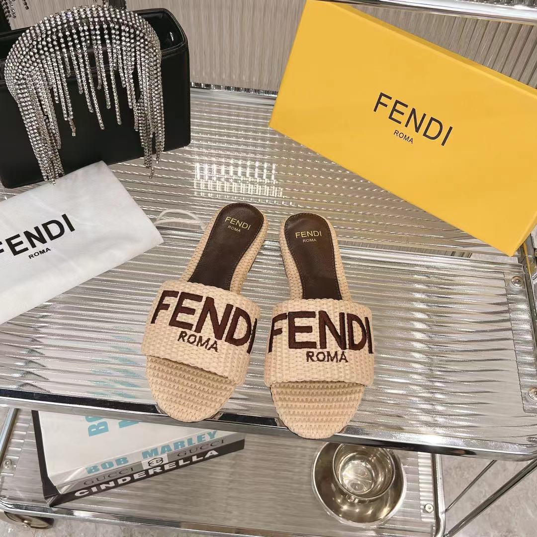 NO:166139,Yuan*Fendi's new masterpiece is coming!  The classic hot lazy drag, with top quality, is a hot hit product!  Please confirm the quality and workmanship of our home!   Go is made of imported original woven material, all of which are goatskin inside, and the original leather outsole. The sizes are 35 to 41, [40, 41 can be customized]., slippers, fendi, slippers, sheepskin, Leather soles19860909元*芬迪全新力作来袭！经典爆款的懒人拖,拥有顶级品质,乃是跑量爆款！请认准咱家的品质与做工哟！  Go 其材质为进口原版编织材质,内里统统采用山羊皮,还有原版的真皮大底.码数为 35 至 41,[40、41 可定制].,拖鞋,fendi,slippers,sheepskin,Leather soles,Women's Shoes