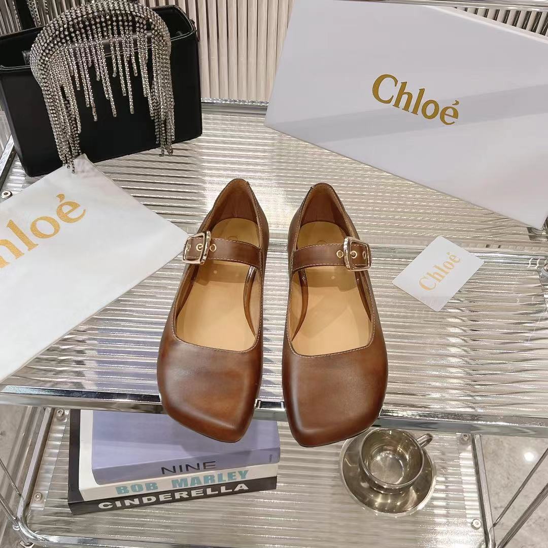 NO:234477,Chloe's brand new 25ss wide-headed shoes made a shocking debut!  This small single shoe feels light and comfortable, perfectly blends fashion and comfort. The fabric is made of imported patent leather/sheepskin inner sole leather sole, comfortable and durable. Size35 - Size 40 size, size 40 need to be customized and not returned or exchanged, single shoes, chloe, loewe, sheepskin, Leather soles19860909Chloe 克洛伊全新 25ss 宽头小单鞋震撼登场！ 这款小单鞋脚感轻盈舒适,完美融合时尚与舒适. 面料采用进口漆皮/羊皮内里 鞋底真皮大底,舒适耐穿. Size35 - 40 码,40 码需订做且不退换,单鞋,chloe,loewe,sheepskin,Leather soles,Women's Shoes