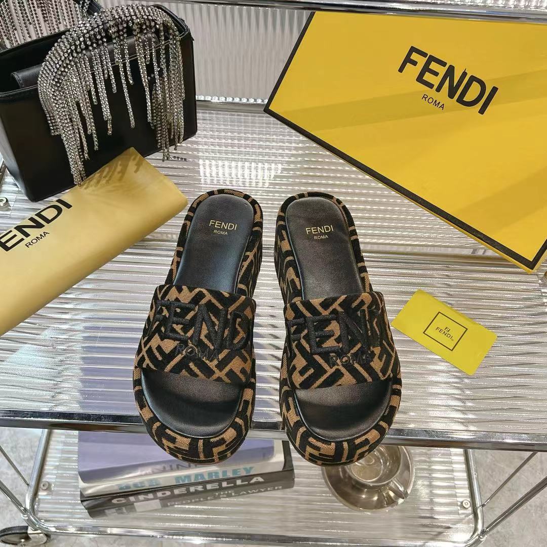 NO:238823,Fendi's thick-soled slippers are no exaggeration. They have become my 
