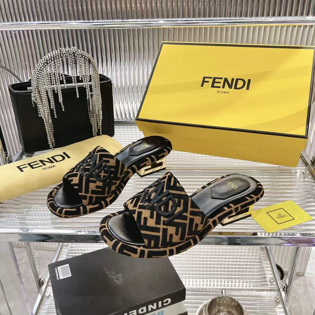 Fendi Women's FF Platform Slides, Brown and Black, Comfortable and Stylish 3 i1740933394973 1945 0 0