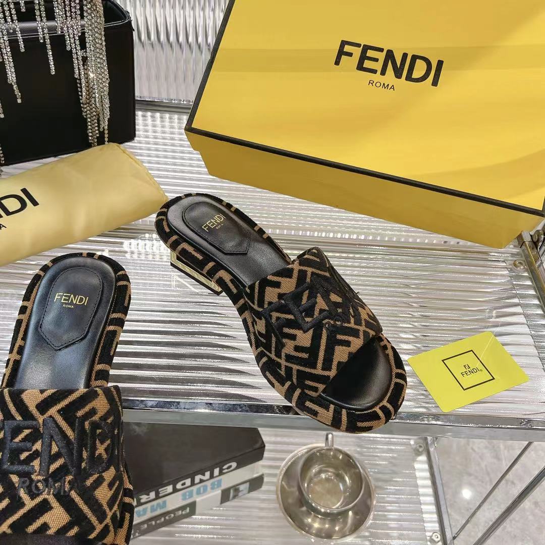 Fendi Women's FF Platform Slides, Brown and Black, Comfortable and Stylish 6 i1740933394973 846 0 4