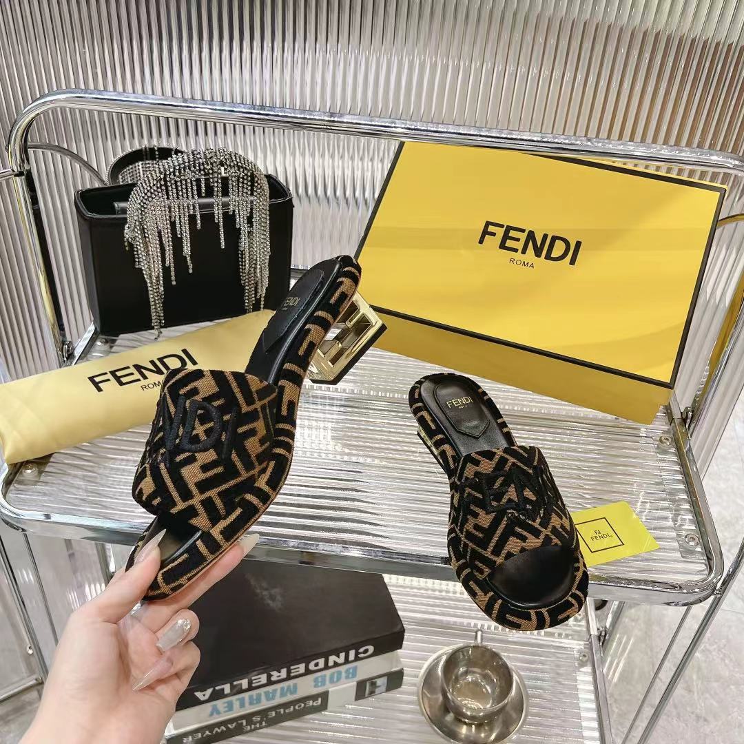 Fendi Women's FF Platform Slides, Brown and Black, Comfortable and Stylish 2 i1740933394973 9963 0 3