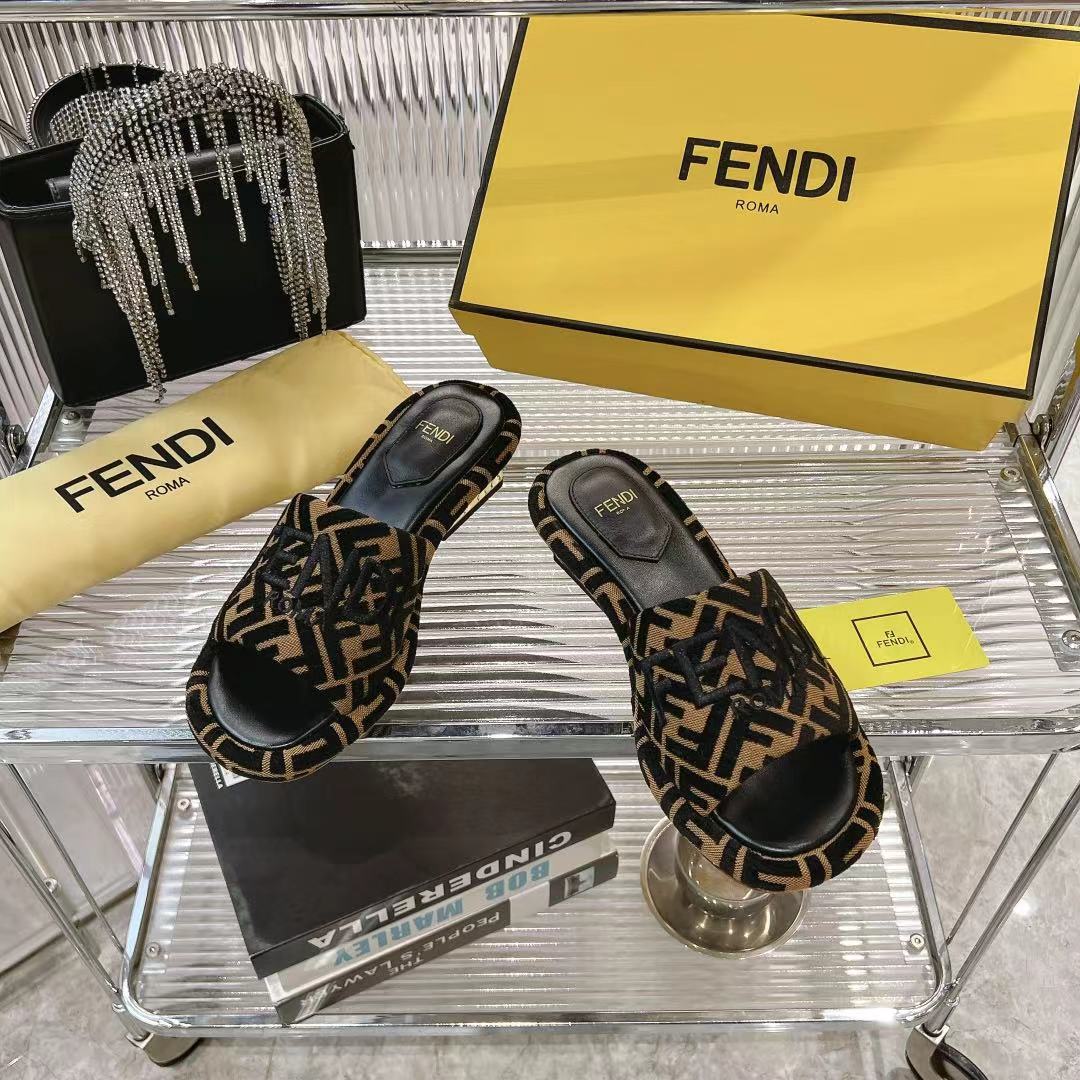 Fendi Women's FF Platform Slides, Brown and Black, Comfortable and Stylish 5 i1740933395636 1029 0 2
