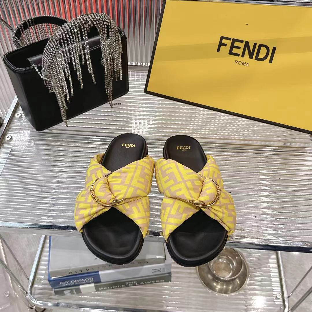 Fendi FF Flat Leather Sandals - Comfortable and Stylish Summer Essential 3 i1742410267687 7797 0 0