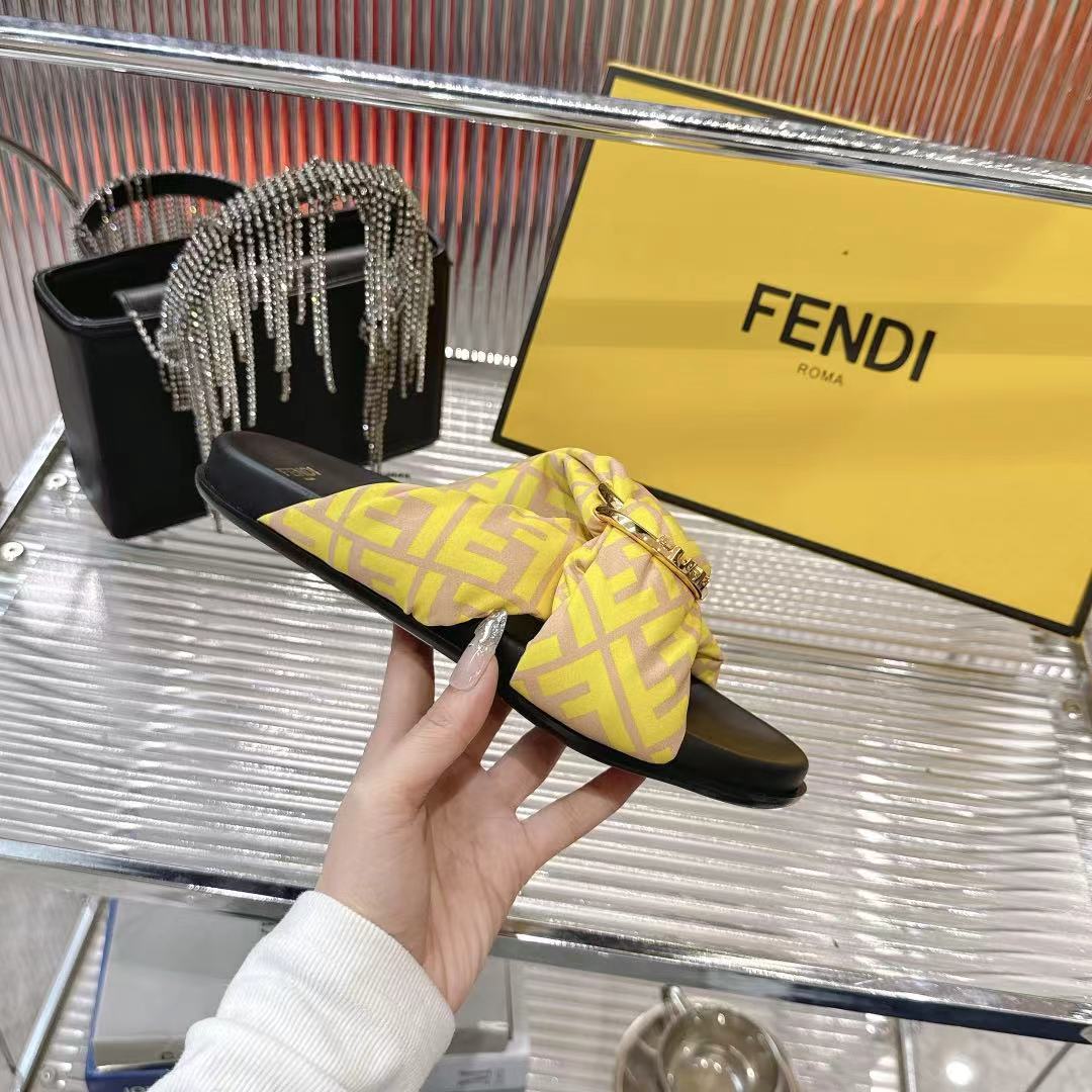 Fendi FF Flat Leather Sandals - Comfortable and Stylish Summer Essential 6 i1742410267688 5918 0 4