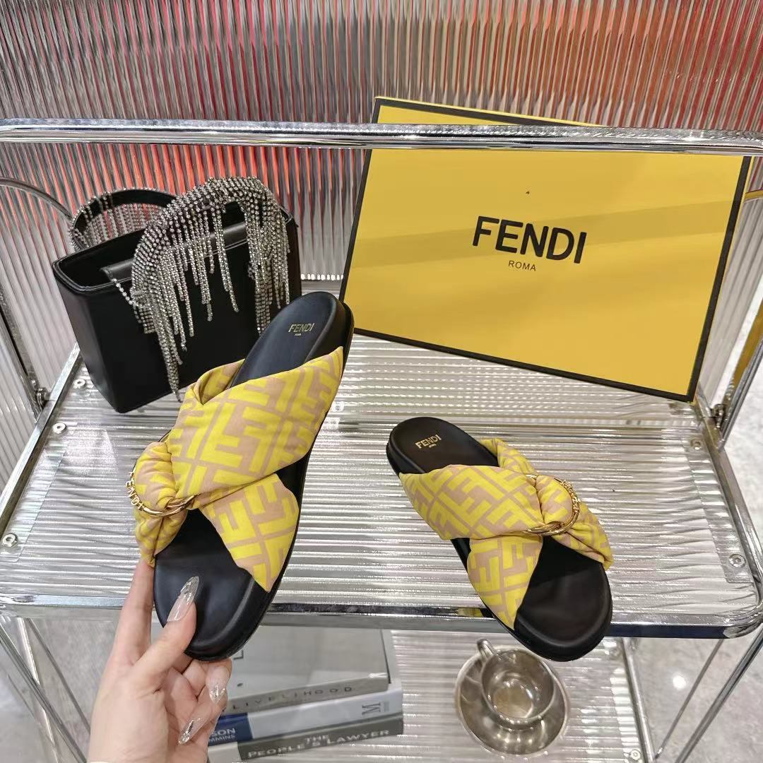 Fendi FF Flat Leather Sandals - Comfortable and Stylish Summer Essential 5 i1742410268489 7340 0 3