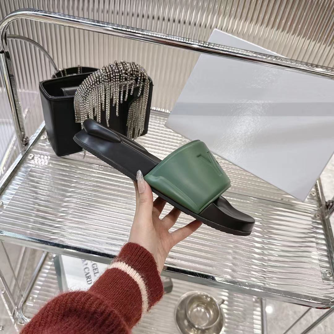 Luxurious Y-3 Slippers: New $252 Early Spring Offer in Various Colors - 图片 5