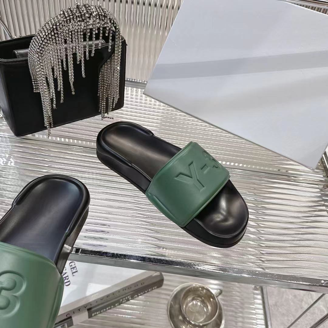 Luxurious Y-3 Slippers: New $252 Early Spring Offer in Various Colors - 图片 4