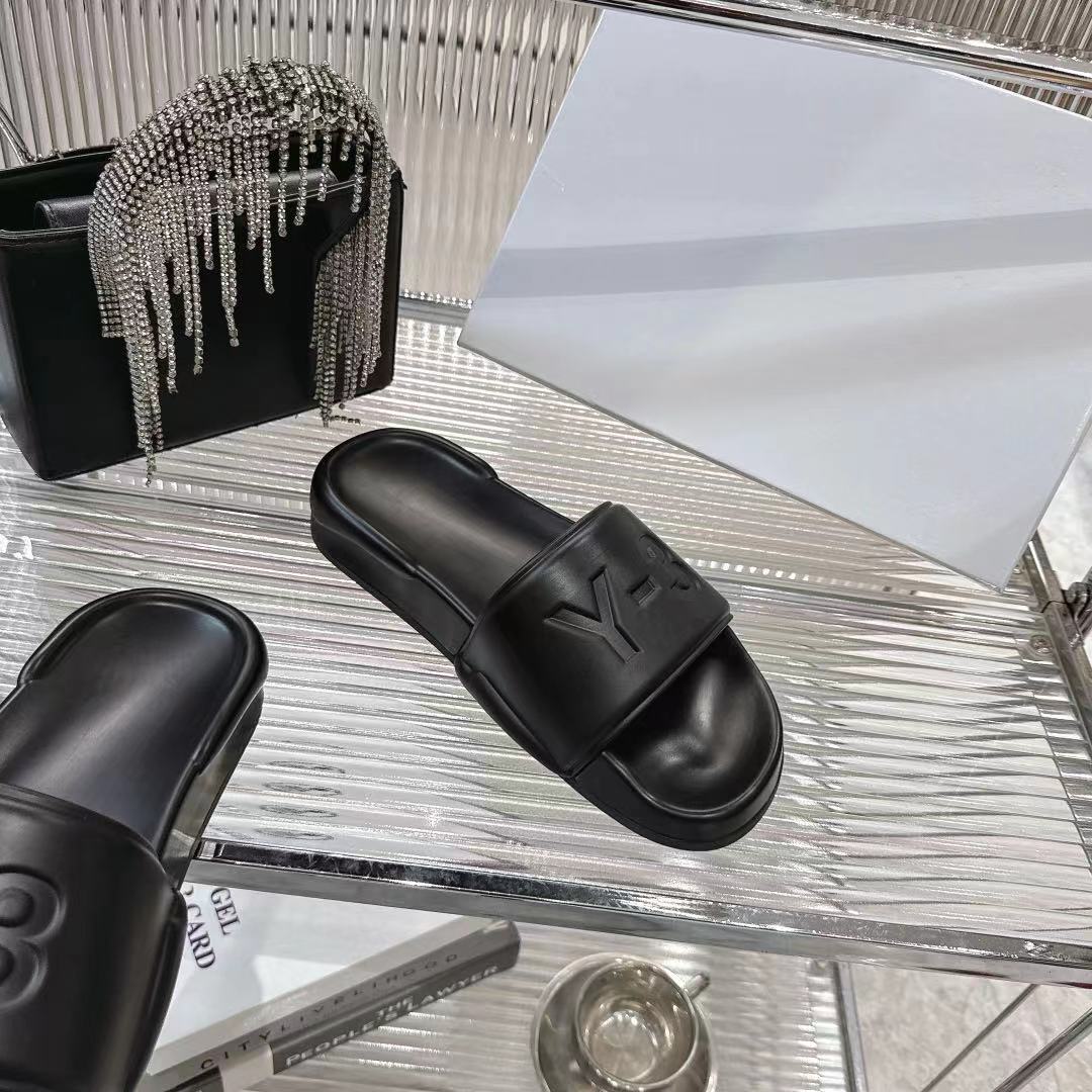 New $252 Y-3 Early Spring Slippers: Luxurious Black, Green, Red, White. - 图片 5