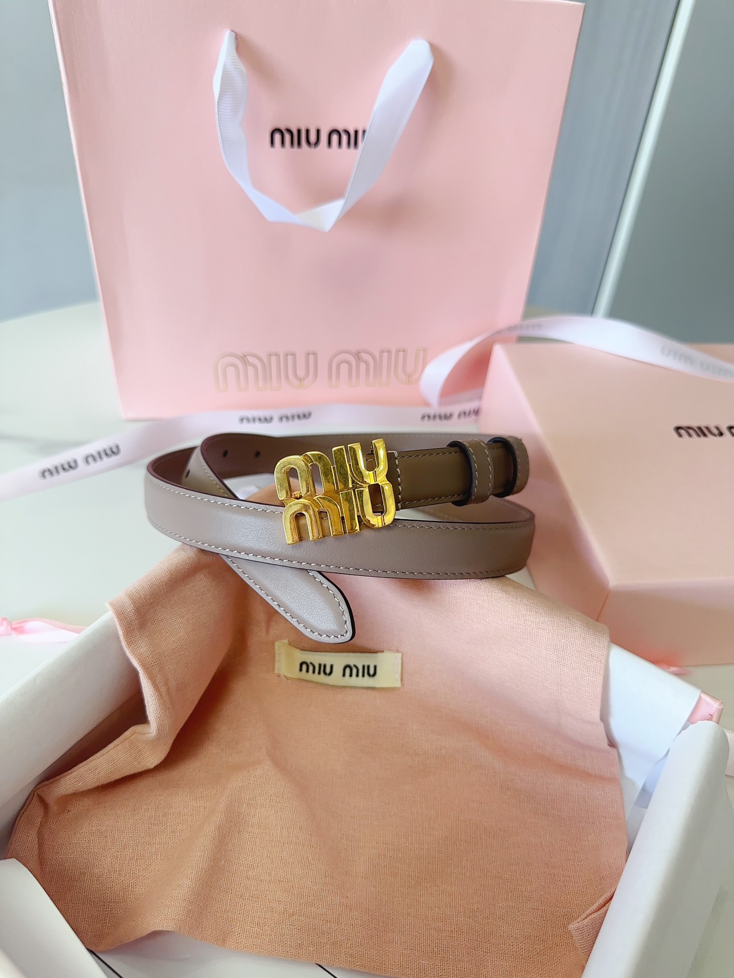 [Miu Miu Belts]Miumiu counter new styleThis calfskin belt is ideal for enha