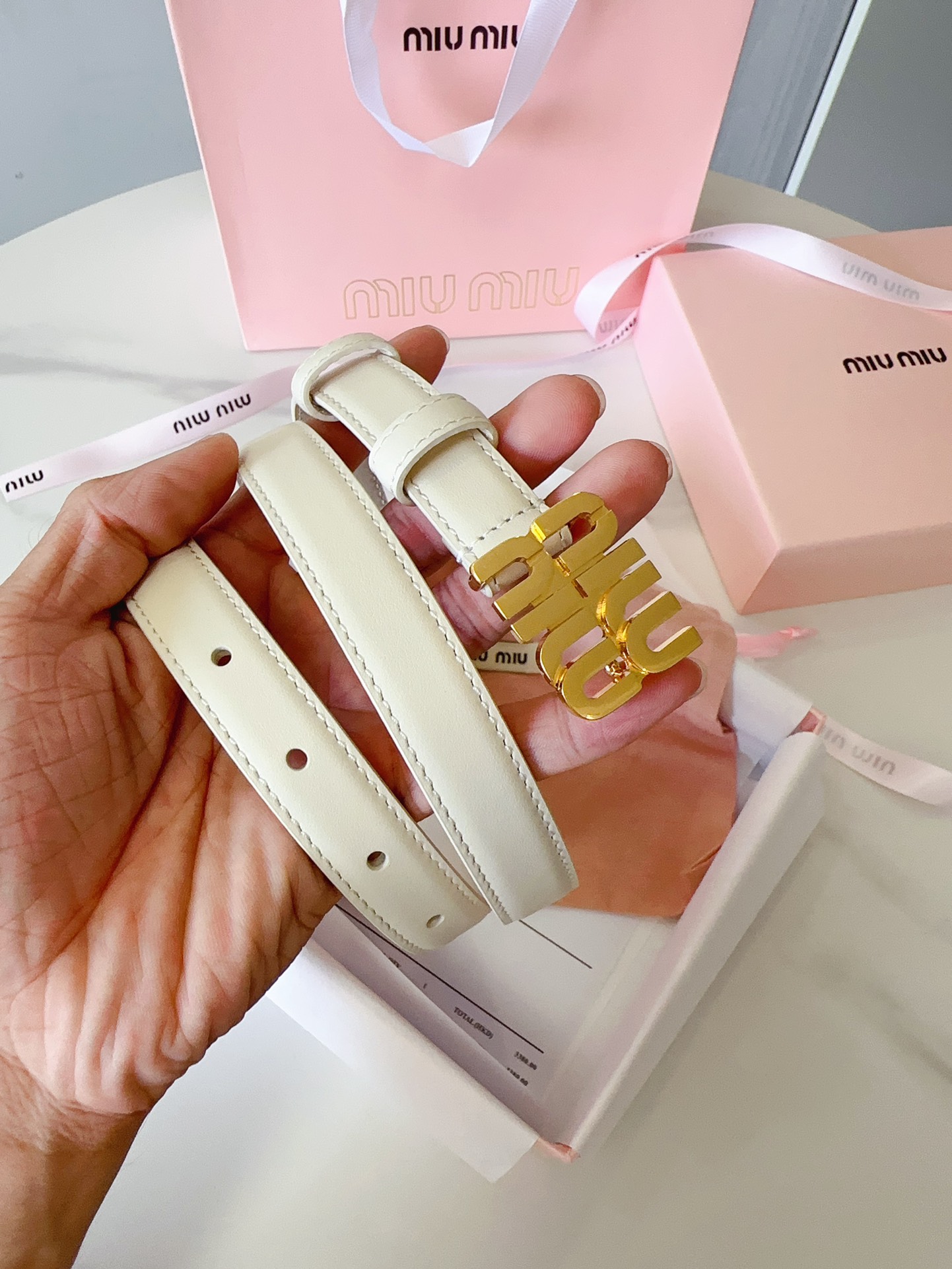 Miu Miu miumiu新款 极简主义风格的腰带 City Calf小牛皮材质 金属搭配logo款扣