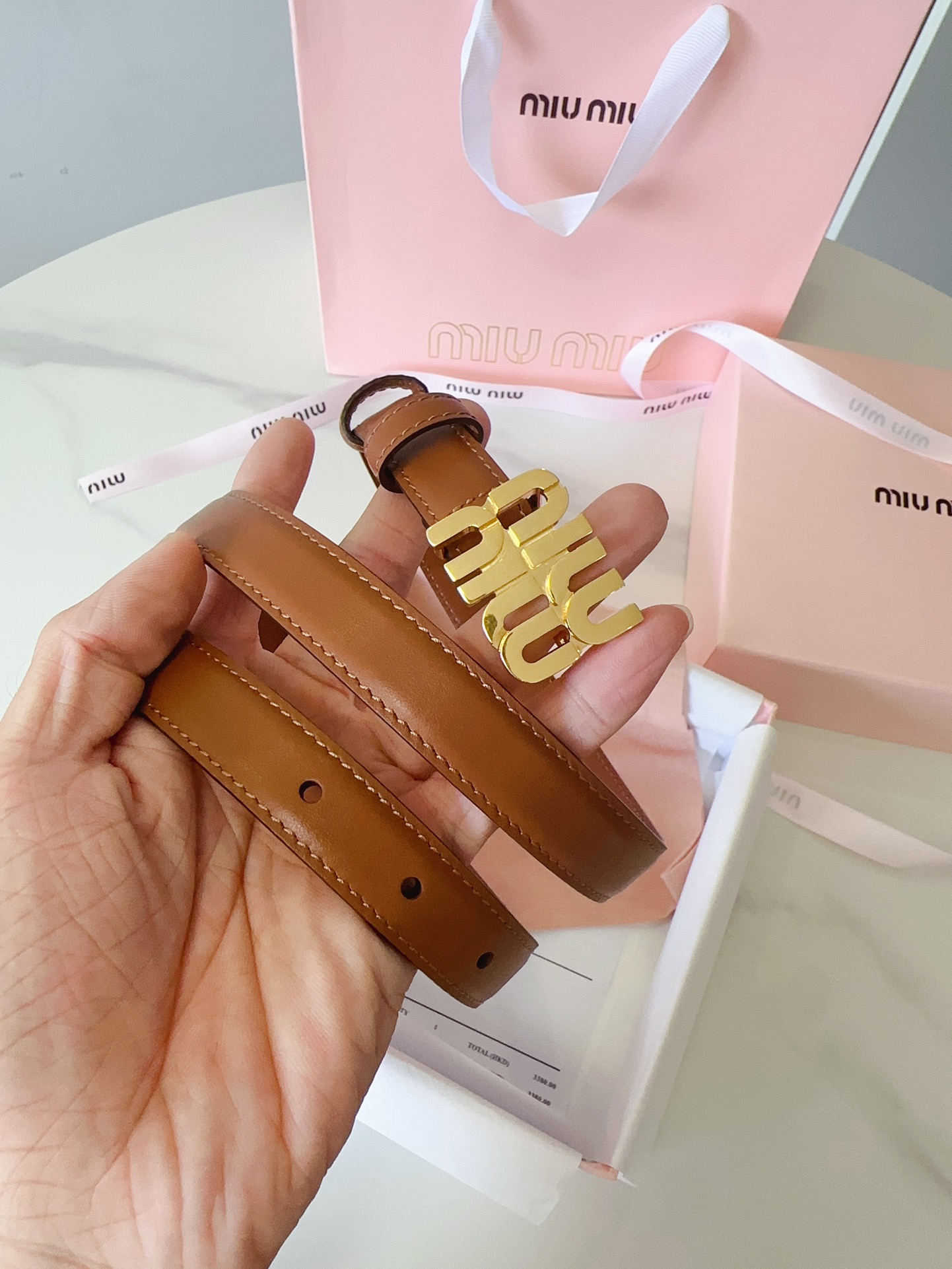Miu Miu miumiu新款 极简主义风格的腰带 City Calf小牛皮材质 金属搭配logo款扣