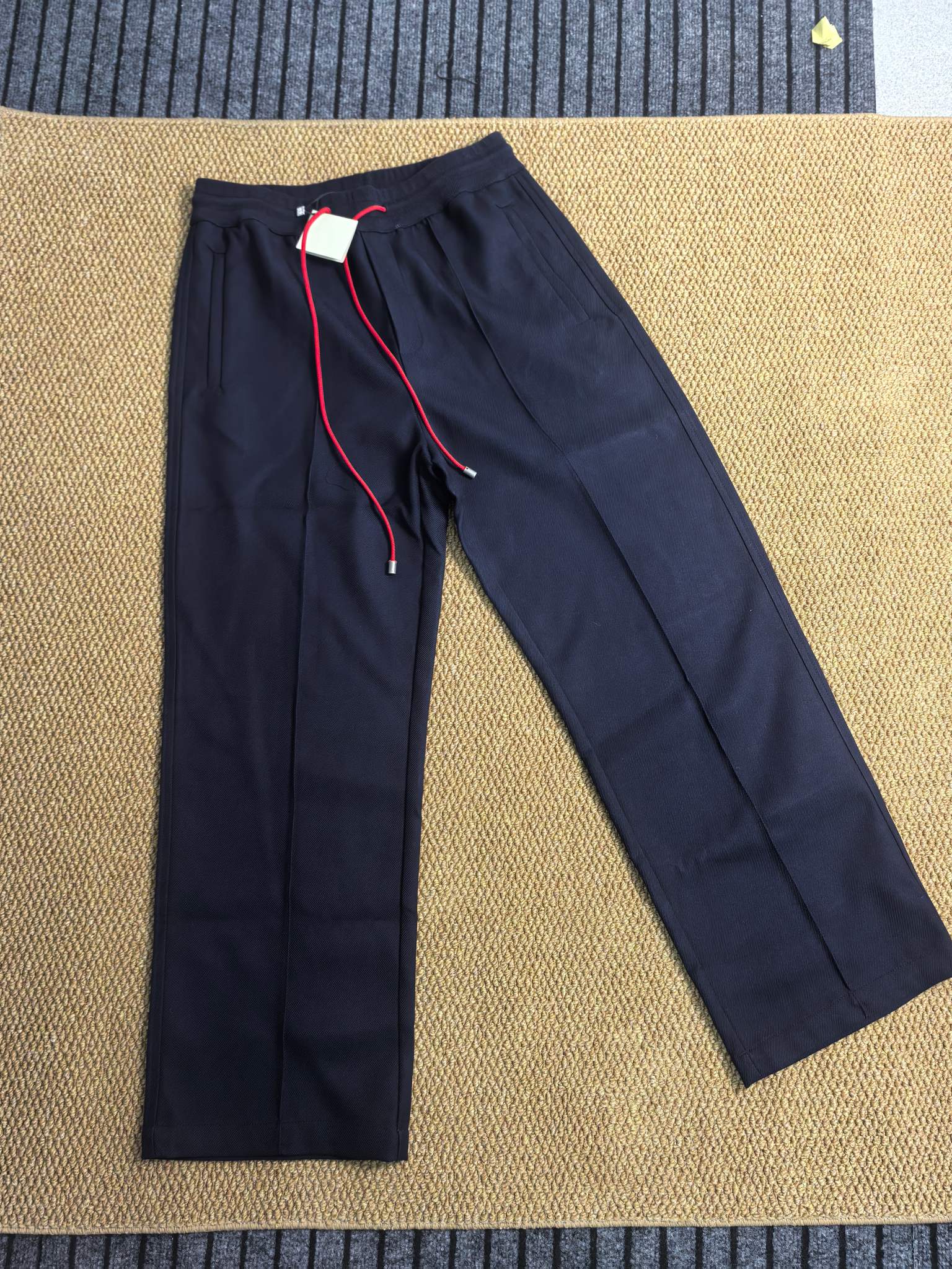 Loewe 上衣 裤子250 Loewe 罗意威 SS26 早春新品 撞色搭配标识刺绣直筒休闲长裤