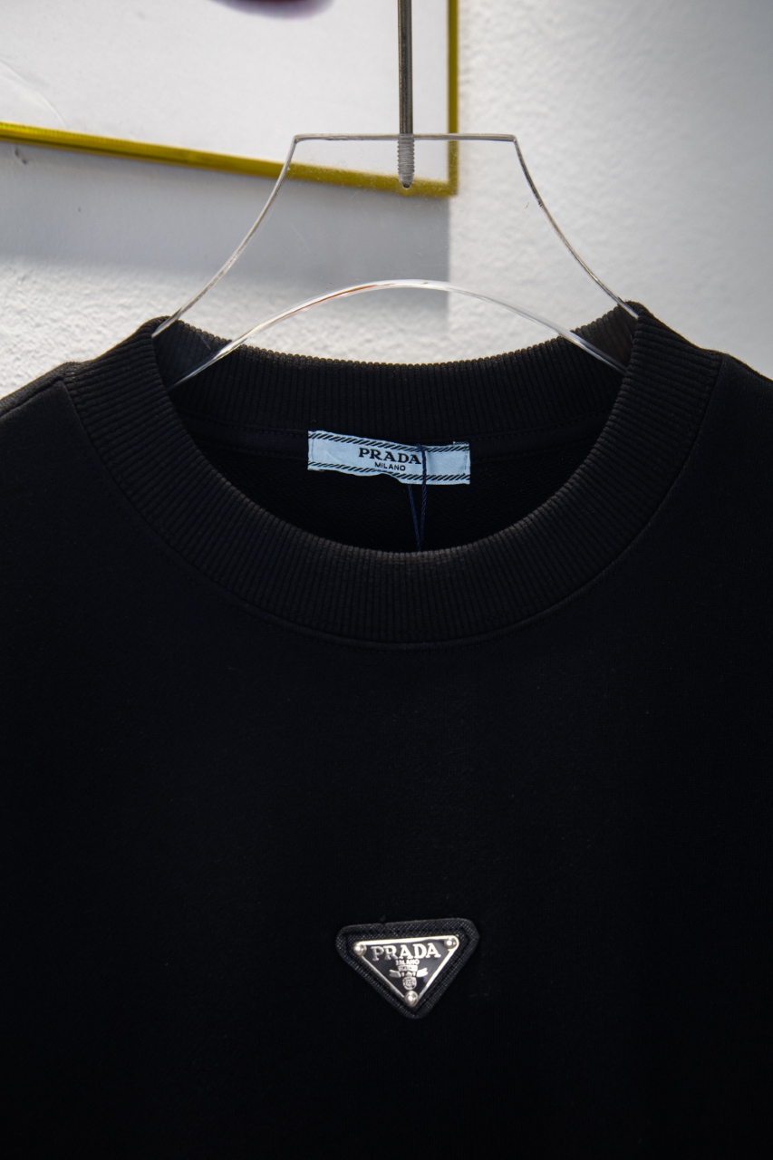 PRADA プラダ胸前立体三角丸首スウェット
