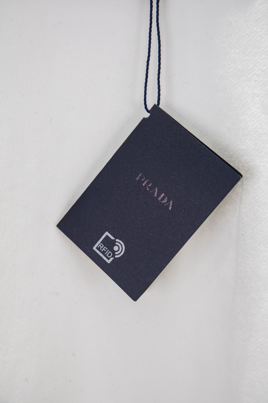 PRADA普拉达立体三角胸前衛衣 - 高品質400克純綿素材