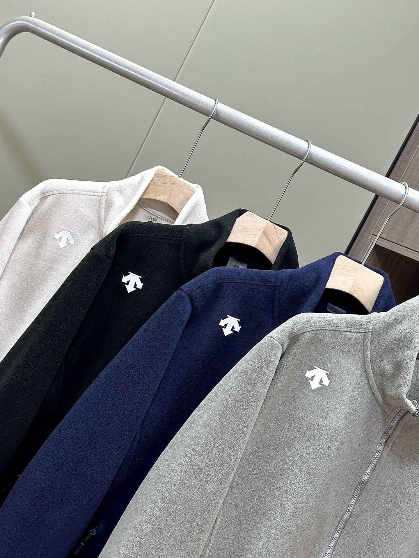 Alternative view of Jacket 00978