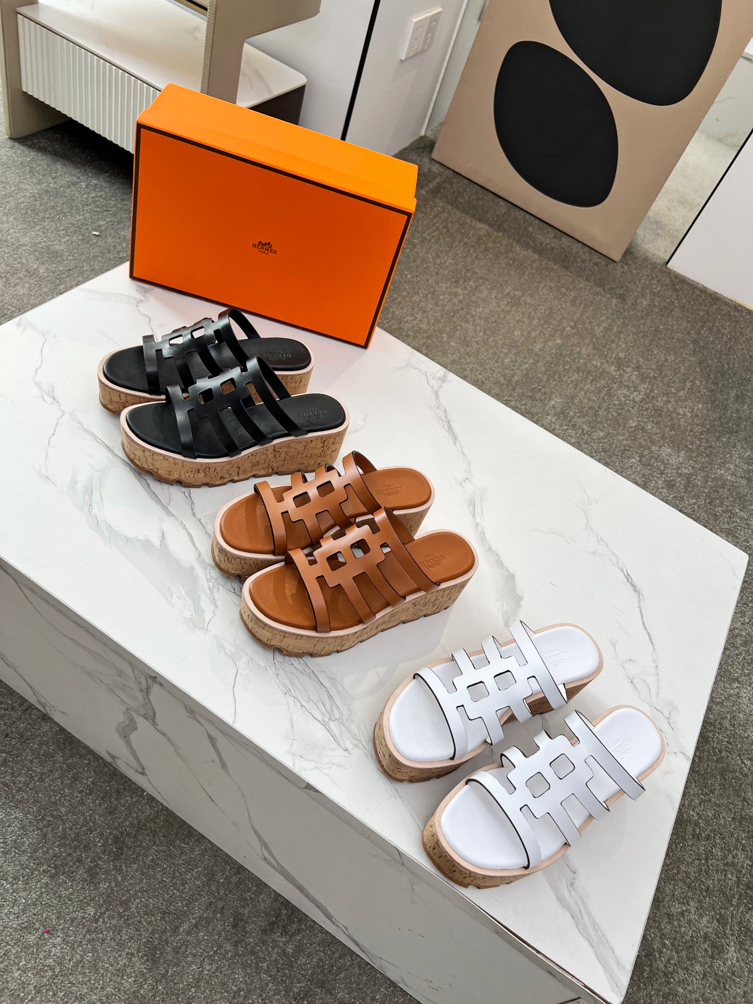 NO:226375,Hermès, upgraded in the style and workmanship materials. Hermes's highest version of pure handmade shoes, top-level product Hermès sponge shoes ————————————————————————————————————————————————————————————————————————————————————  High-end customization, exclusive products, the industry's highest version uses Hermers upper imported cowhide   sheepskin lining (pursuing top walking comfort) ~~ Packaging full set of original packaging ━━━━━━━━ size35-41 (42) custom made without return or exchange), single shoes, hermes, hermes, cowhide, sheepskin19860909Hermès ,版型做工材料升级. Hermes市场最高版本纯手工鞋 顶级产品爱马仕松糕鞋 ——————————早春新款原版一样, 师傅级纯手工打造 ！高端定制,独家产品,行业最高版本采用Hermers鞋面意大利进口牛皮 羊皮内里（追求顶级行走舒适度）～～ 包装全套原包装━━━━Hermes━━━━━ size35-41（42）定做不退换）,单鞋,hermes,hermes,cowhide,sheepskin,Women's Shoes