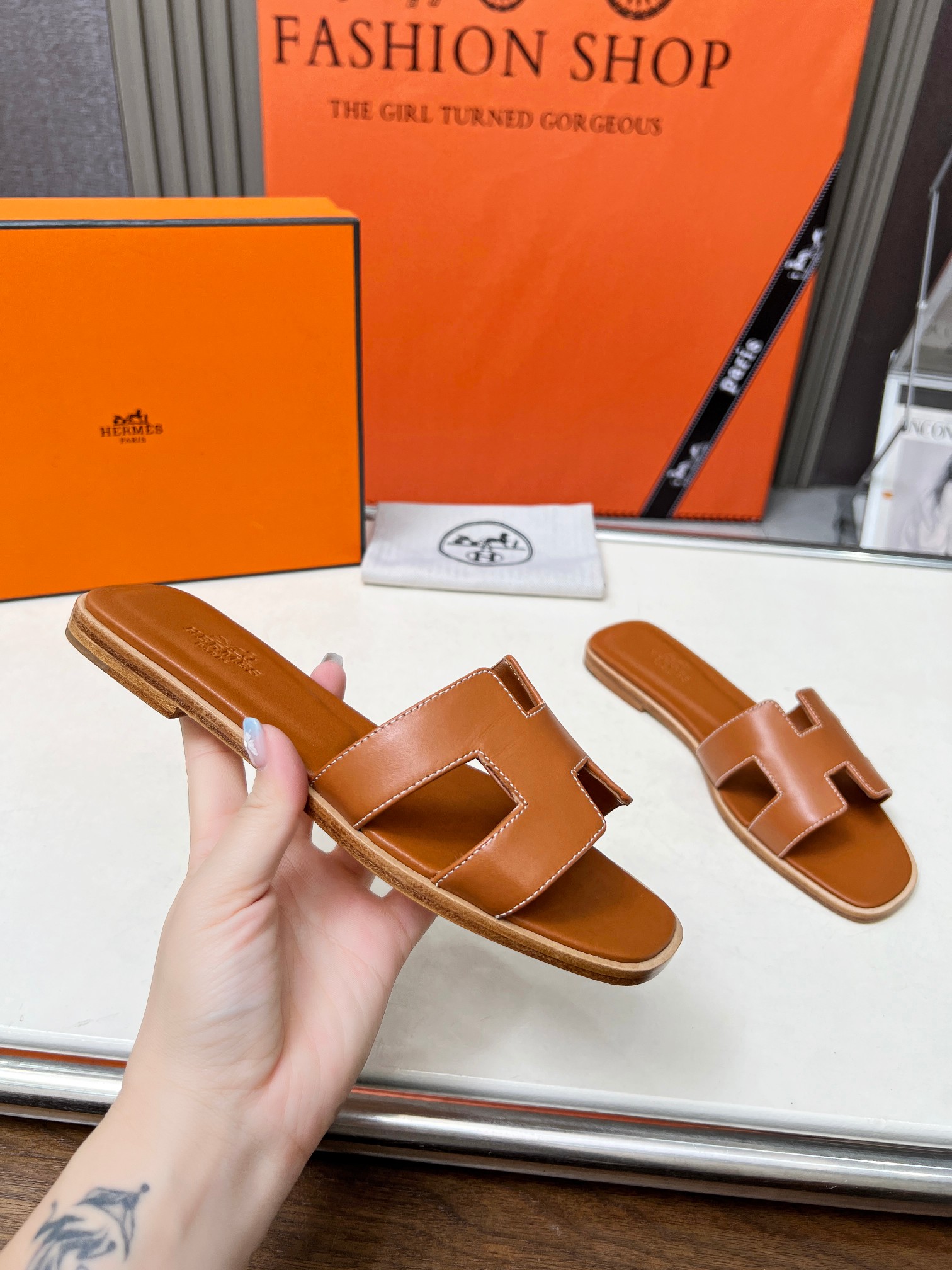 NO:469043,Hermès classic model, upgraded style and workmanship materials. Hermes market's highest version of pure handmade shoes, top-level product Hermès slippers ————————————————————————————————————————————————————————————————————————————————————————————————————————————————————————————————————————————————————————————————————————————————————————————————————————————————————  High-end customization, exclusive products, the industry's highest version uses Hermers upper imported cowhide + original custom-made Italian double genuine leather sole (pursuing top walking comfort) ~~ Packaging full set of original packaging ━━━━━━━━━━━━ size35-41 (42,43) custom made without return) genuine leather sole, slippers, hermes, hermes, slippers, cowhide, Leather soles19860909Hermès经典款 ,版型做工材料升级. Hermes市场最高版本纯手工鞋 顶级产品爱马仕拖鞋 ——————新款原版一样, 师傅级纯手工打造 ！高端定制,独家产品,行业最高版本采用Hermers鞋面意大利进口牛皮+原版订制级意大利双成真皮大底（追求顶级行走舒适度）～～ 包装全套原包装━━━━Hermes━━━━━ size35-41（42,43）定做不退换）真皮底,拖鞋,hermes,hermes,slippers,cowhide,Leather soles,Women's Shoes