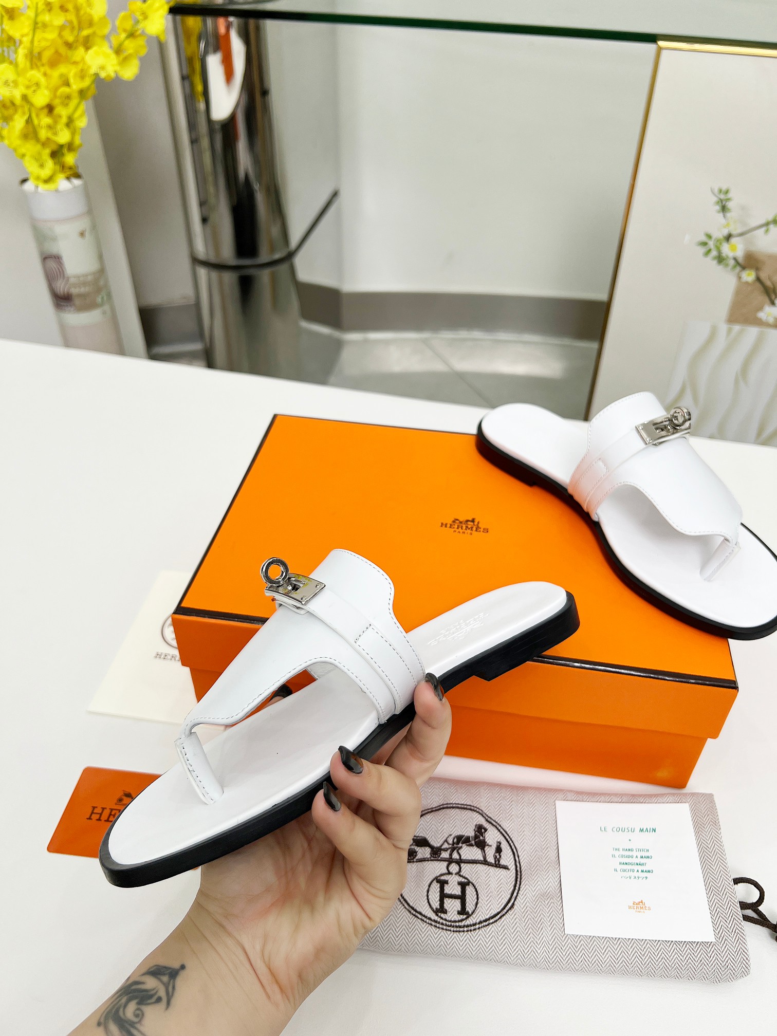 NO:407200,(Top version) Hermes Original version purchased and developed. Daily home travel and vacation. A must-have artifact for spring and summer. High-end quality. Number of sizes: 35-40 (can be customized for 41/42), split-toe shoes, hermes, hermes19860909（顶级版本） Hermes爱马仕 原版购入开发 日常居家 旅游度假都 春夏必备神器 .高端品质 码数:35-40（41/42可定做）,分趾鞋,hermes,hermes,Women's Shoes