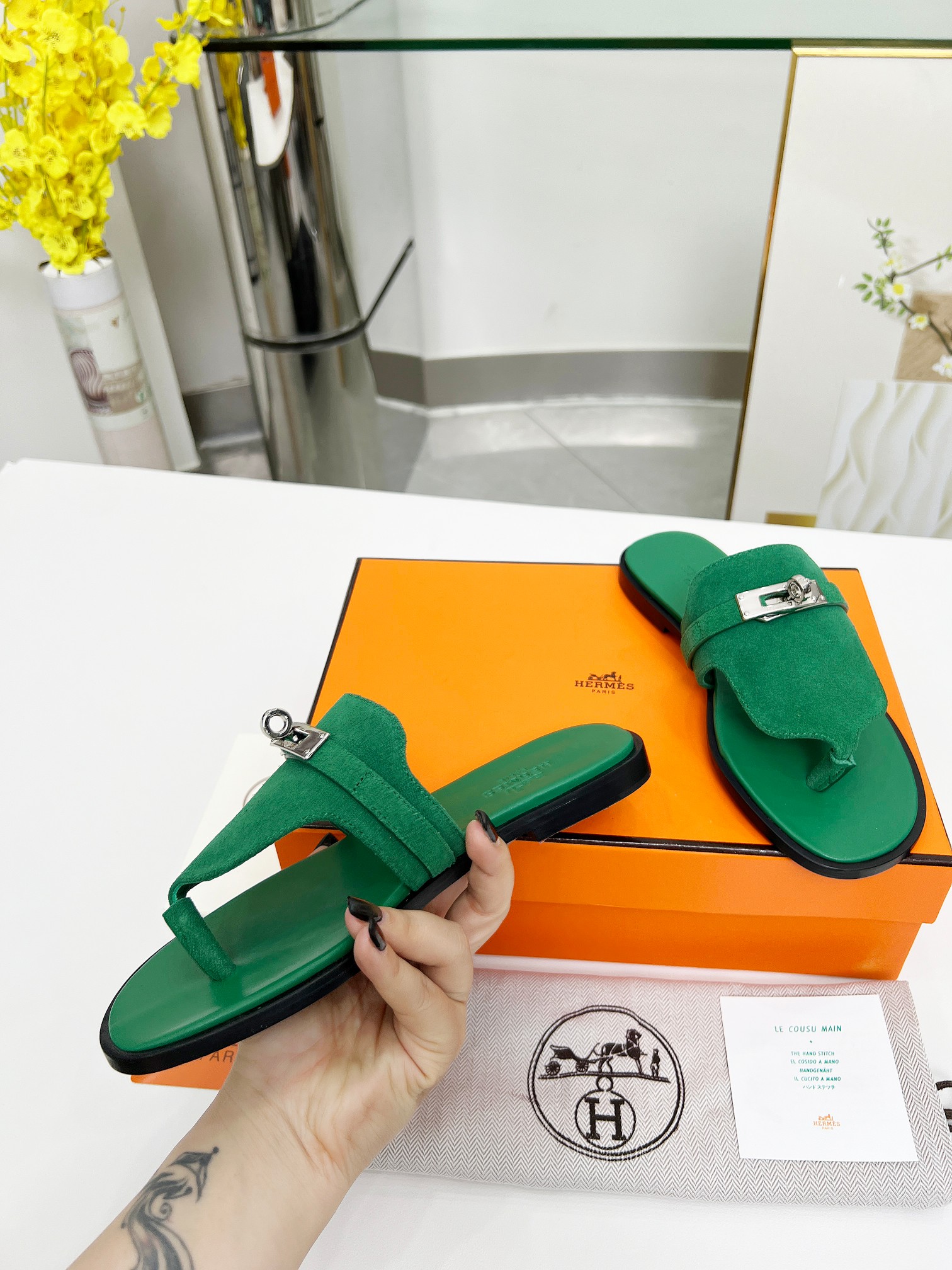 NO:407203,(Top version) Hermes Original version purchased and developed. Daily home travel and vacation. A must-have artifact for spring and summer. High-end quality. Number of sizes: 35-40 (can be customized for 41/42), split-toe shoes, hermes, hermes19860909（顶级版本） Hermes爱马仕 原版购入开发 日常居家 旅游度假都 春夏必备神器 .高端品质 码数:35-40（41/42可定做）,分趾鞋,hermes,hermes,Women's Shoes