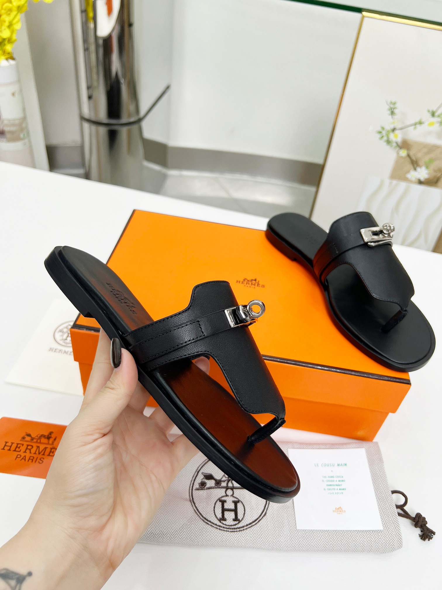 NO:407204,(Top version) Hermes Original version purchased and developed. Daily home travel and vacation. A must-have artifact for spring and summer. High-end quality. Number of sizes: 35-40 (can be customized for 41/42), split-toe shoes, hermes, hermes19860909（顶级版本） Hermes爱马仕 原版购入开发 日常居家 旅游度假都 春夏必备神器 .高端品质 码数:35-40（41/42可定做）,分趾鞋,hermes,hermes,Women's Shoes