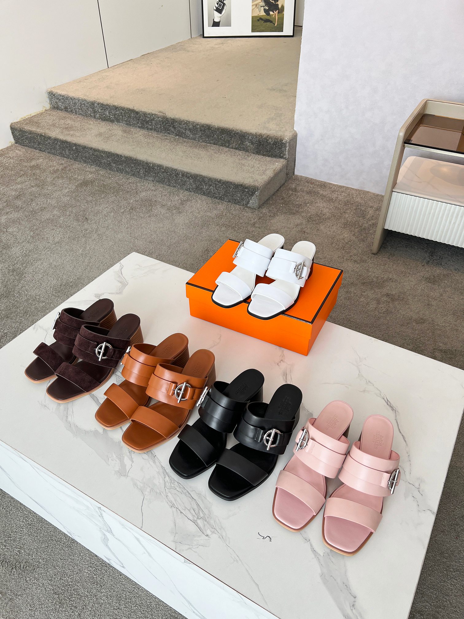 NO:469048,Hermès classic model, upgraded style and workmanship materials. Hermes market's highest version of pure handmade shoes, top-level product Hermès slippers ————————————————————————————————————————————————————————————————————————————————————————————————————————————————————————————————————————————————————————————————————————————————————————————————————————————————————  High-end customization, exclusive products, the industry's highest version uses Hermers upper imported cowhide + original custom-made Italian double genuine leather sole (pursuing top walking comfort) ~~ Packaging full set of original packaging ━━━━━━━━━━ size35-41 (42) custom made without return) rubber sole, slippers, hermes, hermes, slippers, cowhide, Leather soles19860909Hermès经典款 ,版型做工材料升级. Hermes市场最高版本纯手工鞋 顶级产品爱马仕拖鞋 ——————新款原版一样, 师傅级纯手工打造 ！高端定制,独家产品,行业最高版本采用Hermers鞋面意大利进口牛皮+原版订制级意大利双成真皮大底（追求顶级行走舒适度）～～ 包装全套原包装━━━━Hermes━━━━━ size35-41（42）定做不退换）橡胶底,拖鞋,hermes,hermes,slippers,cowhide,Leather soles,Women's Shoes