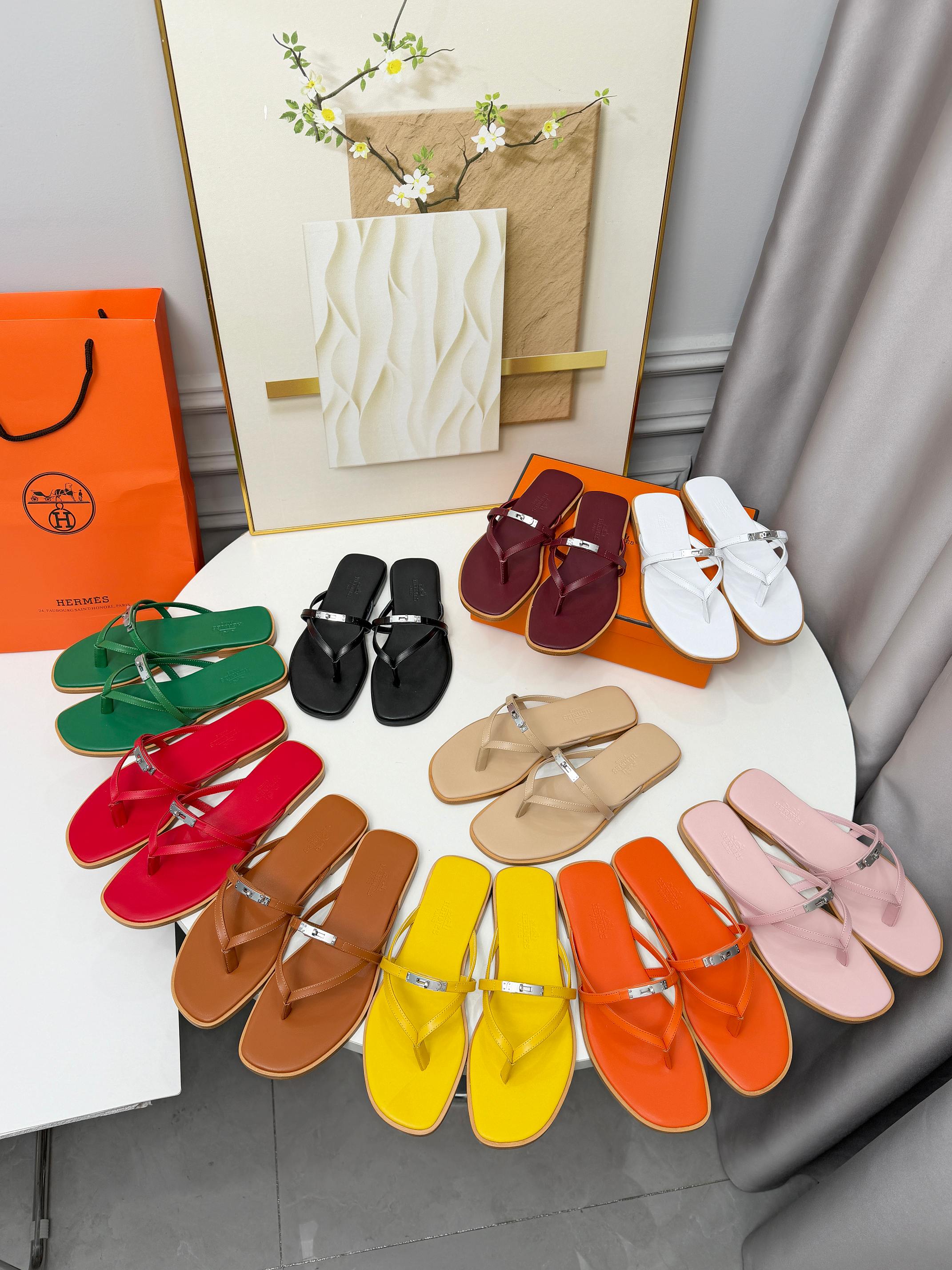 NO:723514,2026 new Hermes original purchase and development, daily home, travel and vacation, spring and summer essential artifact. High-end quality fabric cowhide; lining sheepskin; genuine leather outsole. Size: 35-41 (42 can be customized), slippers, hermes, hermes, slippers, cowhide, sheepskin, Leather soles198609092026新款Hermes爱马仕 原版购入开发 日常居家 旅游度假都 春夏必备神器 .高端品质面料牛皮；里料羊皮；真皮大底 码数:35-41（42可定做）,拖鞋,hermes,hermes,slippers,cowhide,sheepskin,Leather soles,Women's Shoes