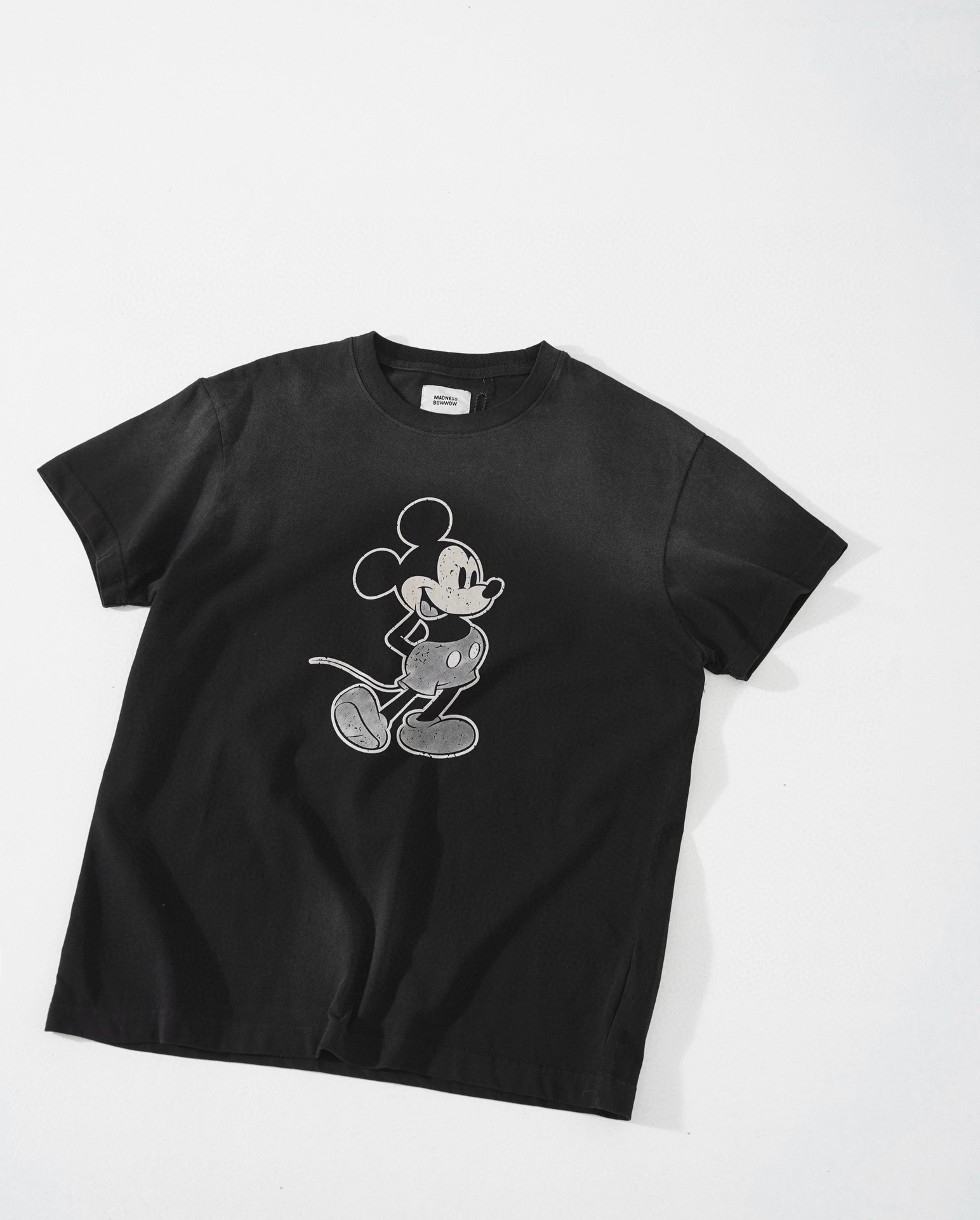 💰105 Madness×BOWWOW米奇十周年限定短袖
正品2499购入 定织300g重磅精梳棉 植绒印花 成衣水洗 喷马骝 再次酵洗 工艺复杂 上身超级帅 全套辅料细节原版一致
S-XL 正常版型
S胸围106 衣长68
M胸围110 衣长70
L胸围114 衣长72
XL胸围118 衣长74