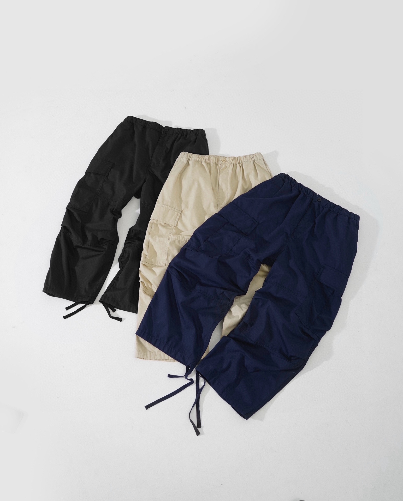 💰170 Carhartt 24SS宽版薄款工装裤
定织定染防撕裂格纹面料 中等偏薄 成衣水洗 上身特别有垂感 适合春夏秋 五金细节全部原版一致 
藏青 卡其 黑 三色入 S-XL宽廓版型
          S        M      L      XL
臀围 124  128   132   136
裤长  99   101   103   105
腰围 102  106   110    114