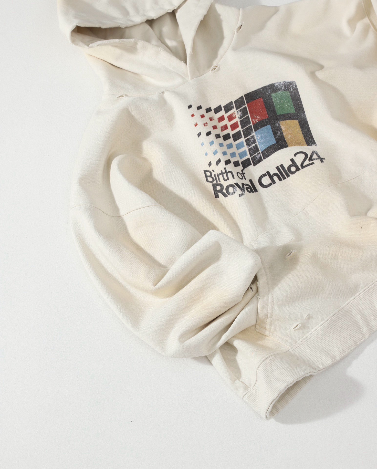 💰170 Birth of Royal Child BORC Windows24 做旧水洗帽衫
定做420g重磅毛圈面料 胸口特殊工艺龟裂印花 多处破坏喷脏工艺 上身垂感十足 超级牛货 细节到位
宽松大版型 S-XL
S衣长60 胸围130
M衣长62 胸围134
L衣长64 胸围138
XL衣长66 胸围142