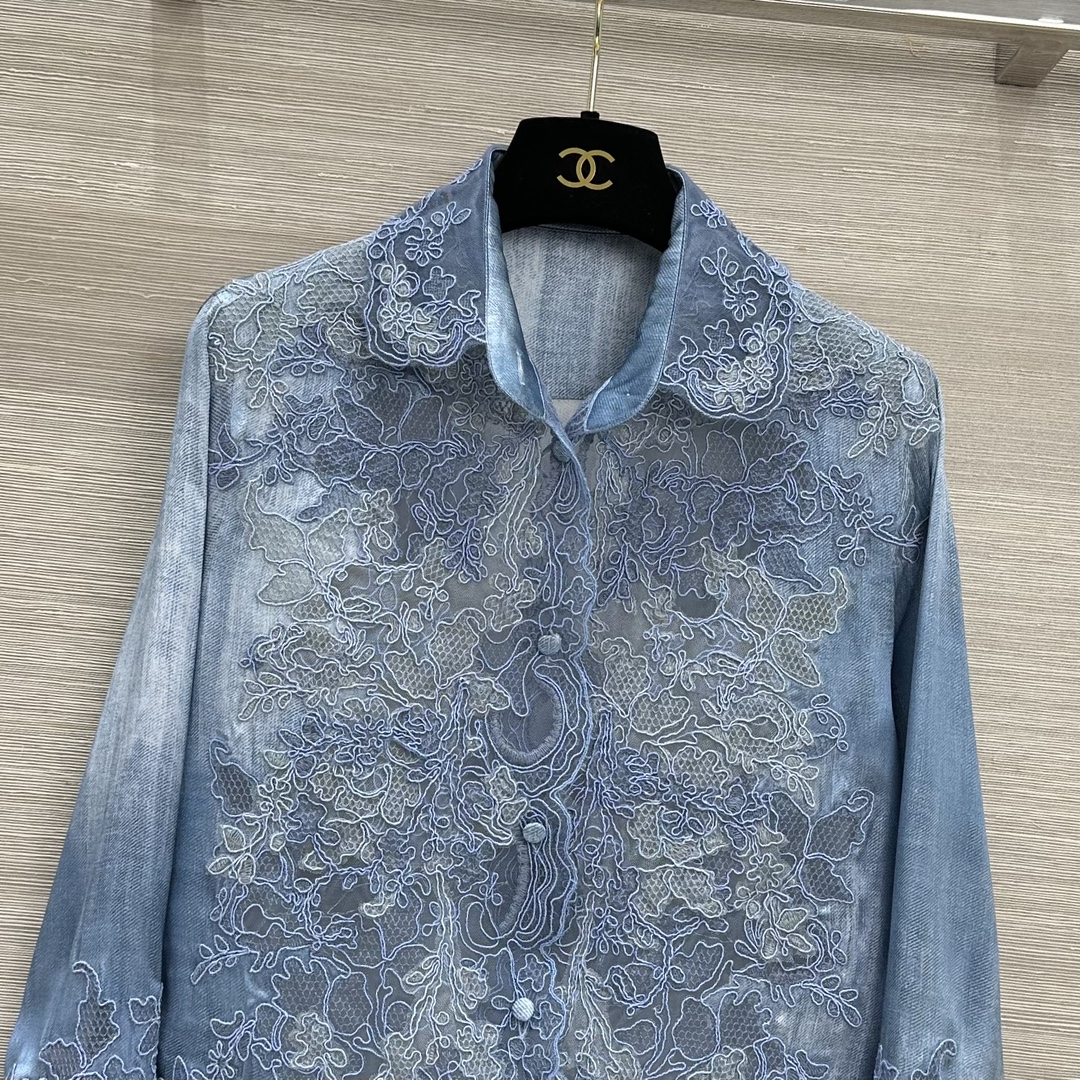 Ermanno Scervino Spring/Summer 24 Collection: Luxury Female Suit with Hand-Carved Details - 图片 2