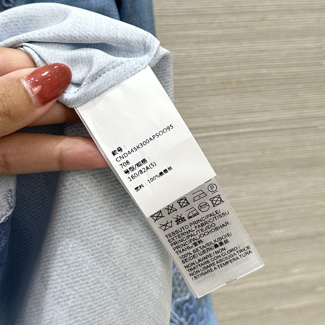 Ermanno Scervino Spring/Summer 24 Collection: Luxury Female Suit with Hand-Carved Details - 图片 8