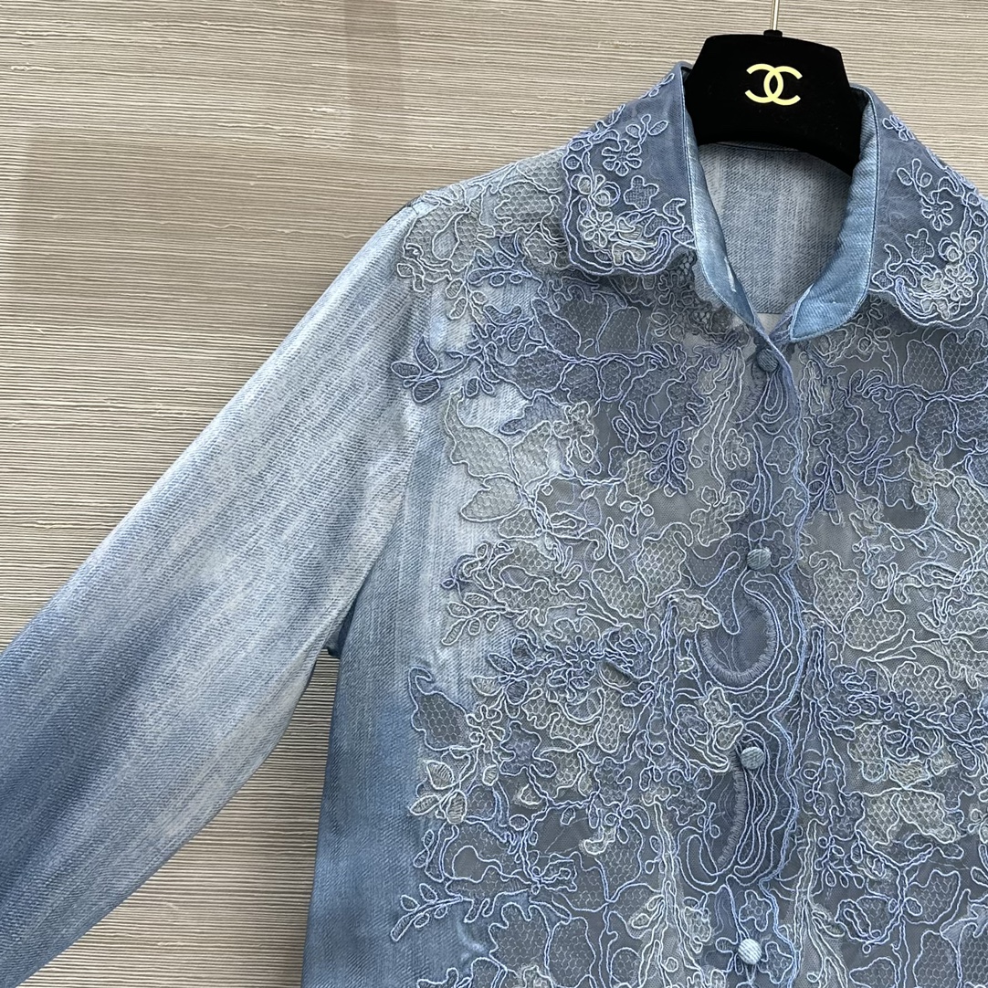 Ermanno Scervino Spring/Summer 24 Collection: Luxury Female Suit with Hand-Carved Details - 图片 3