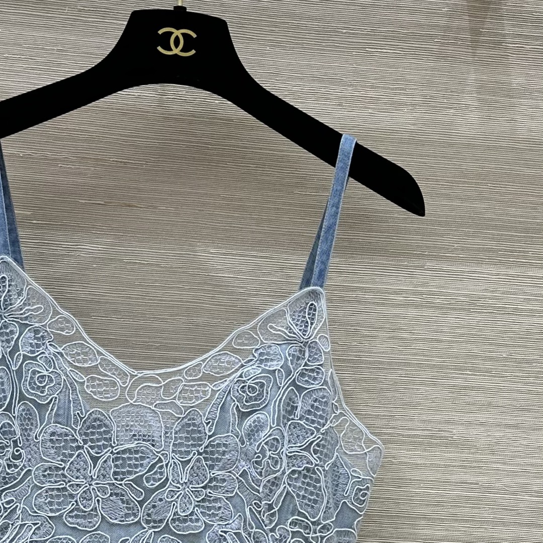 Exclusive Launch: Ermanno Scervino 24th Autumn Collection – Hand-Carved Lace, Romantic Embroidered Cowboy Thongs - 图片 4
