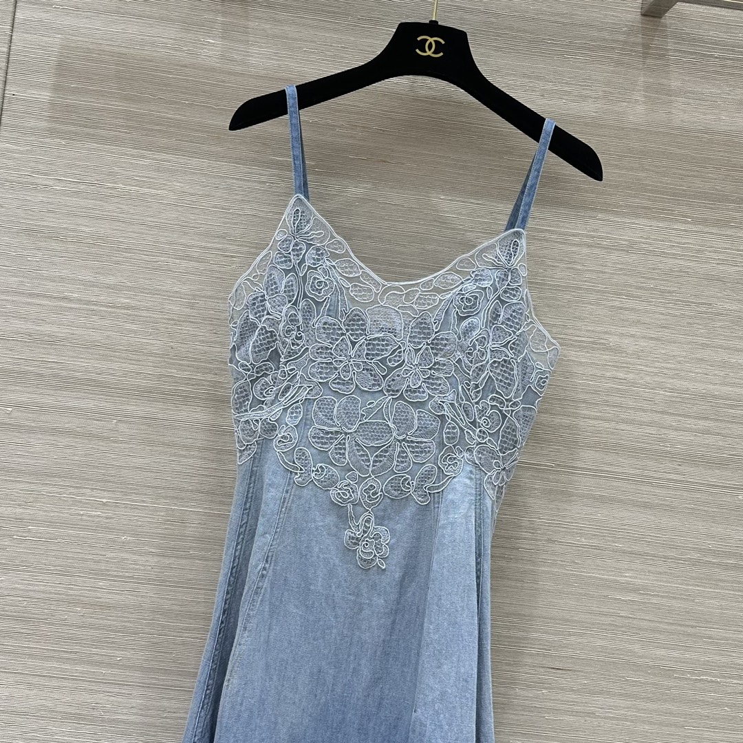 Exclusive Launch: Ermanno Scervino 24th Autumn Collection – Hand-Carved Lace, Romantic Embroidered Cowboy Thongs - 图片 2