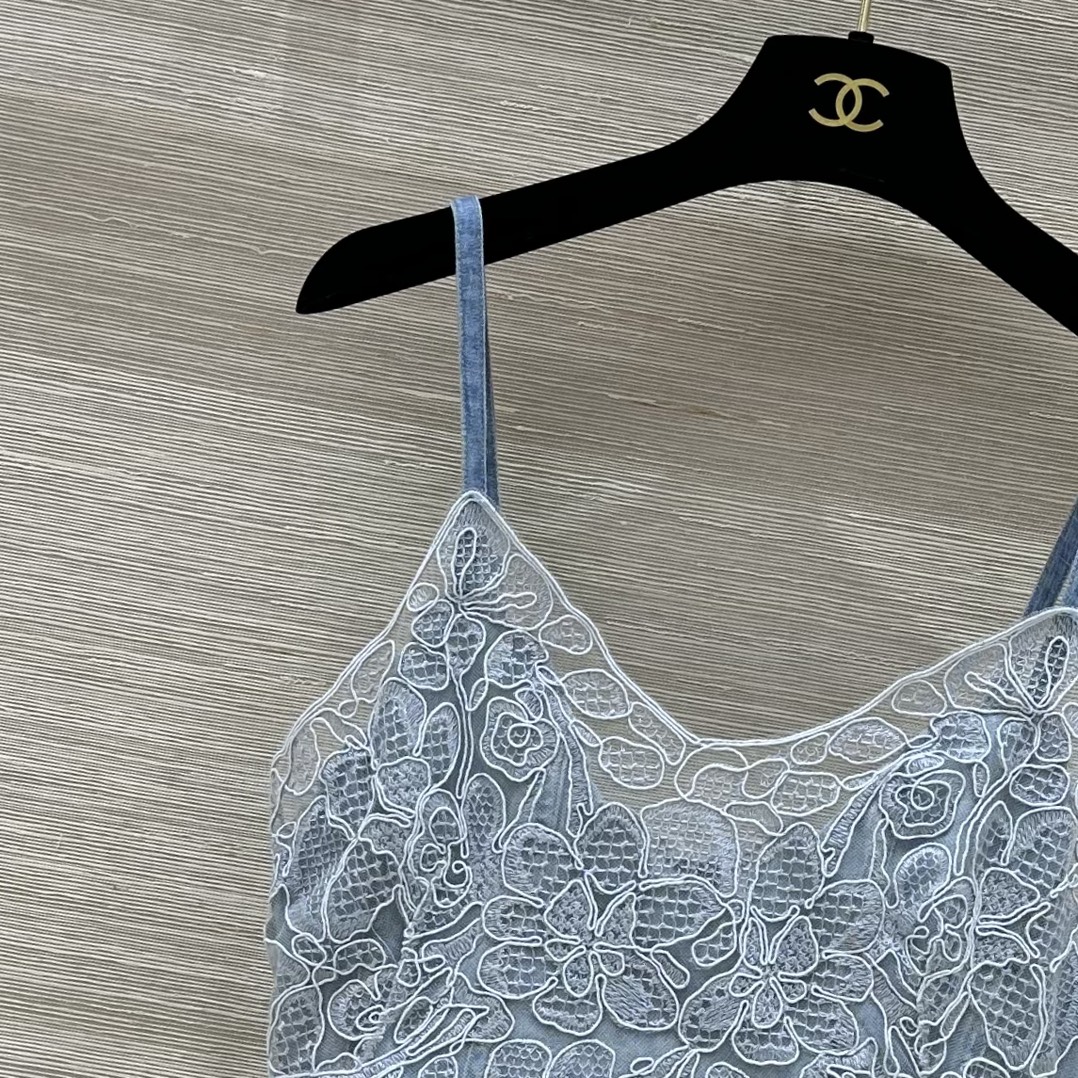 Exclusive Launch: Ermanno Scervino 24th Autumn Collection – Hand-Carved Lace, Romantic Embroidered Cowboy Thongs - 图片 3