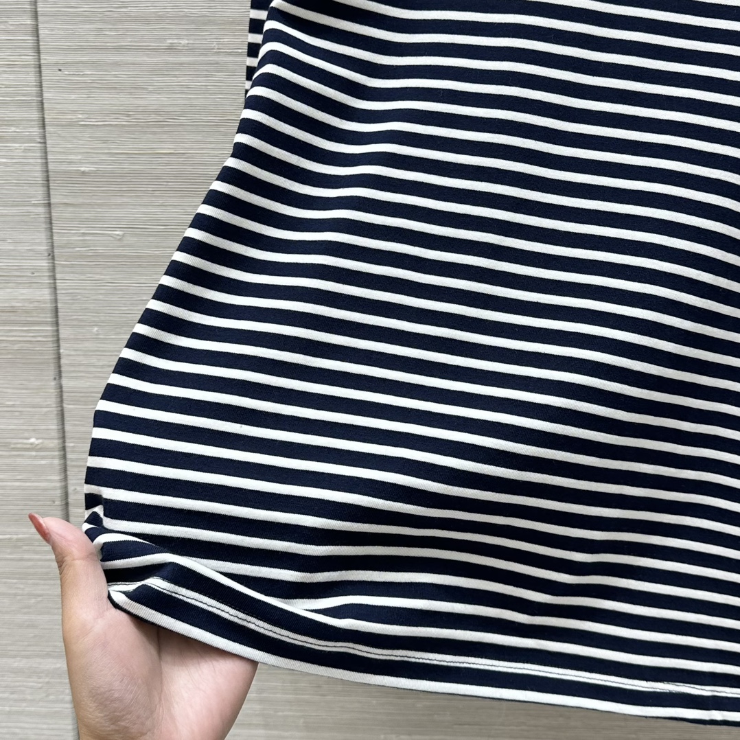 “Unique Launch: Retro Striped T-shirt with Stereo Embroidery in Pure Cotton” - 图片 7