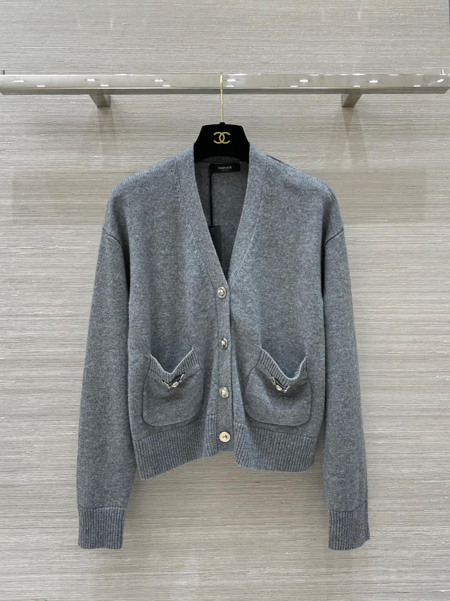 “High-end Female Wool Jackets with Metallic Buttons: New Versa* Collection Summary” - 图片 1