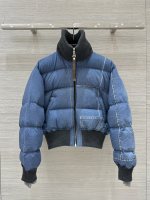 Première version exclusive, qualité originale ❤️ Lou* 24 nouveaux produits d'automne et d'hiver, doudoune en jean avec revers et fermeture éclair ! Matériau de la coque extérieure imprimé en couleur denim personnalisé, rembourrage en duvet de coton et doublure intérieure. L'ensemble de la pièce est léger et chaud. La veste à fermeture éclair à revers est faite de denim rafraîchissant, d'épissure bleu clair et de fils élastiques pour briser la matité en automne et en hiver. avec des boucles en cuir et de multiples poches latérales, la forme est nette et élégante. La doublure haut de gamme est soulignée par le lettrage jacquard emblématique. La coupe régulière ne flatte pas le style de votre corps. Associez-le à des jupes et des pantalons pour un look high-street fashion 𝑆𝑀𝐿 1 Première version exclusive, qualité originale ❤️ Lou* 24 nouveaux produits d’automne et d’hiver, doudoune en jean avec revers et fermeture éclair ! Matériau de la coque extérieure imprimé en couleur denim personnalisé, rembourrage en duvet de coton et doublure intérieure. L’ensemble de la pièce est léger et chaud. La veste à fermeture éclair à revers est faite de denim rafraîchissant, d’épissure bleu clair et de fils élastiques pour briser la matité en automne et en hiver. avec des boucles en cuir et de multiples poches latérales, la forme est nette et élégante. La doublure haut de gamme est soulignée par le lettrage jacquard emblématique. La coupe régulière ne flatte pas le style de votre corps. Associez-le à des jupes et des pantalons pour un look high-street fashion 𝑆𝑀𝐿