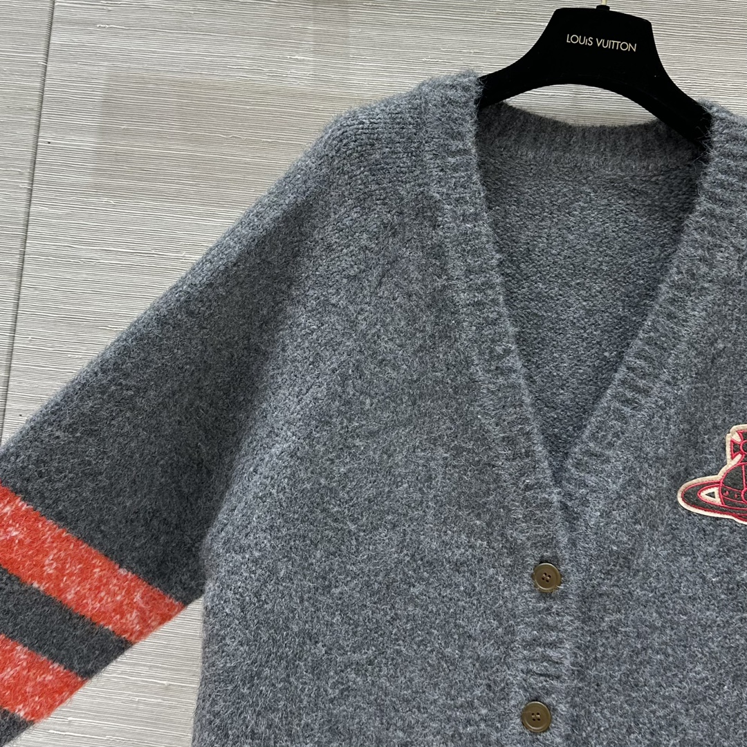 “Versatile Woolen Jackets and Soft Teddy Bears: One-Size-Fits-All Fashion Delights” - 图片 3