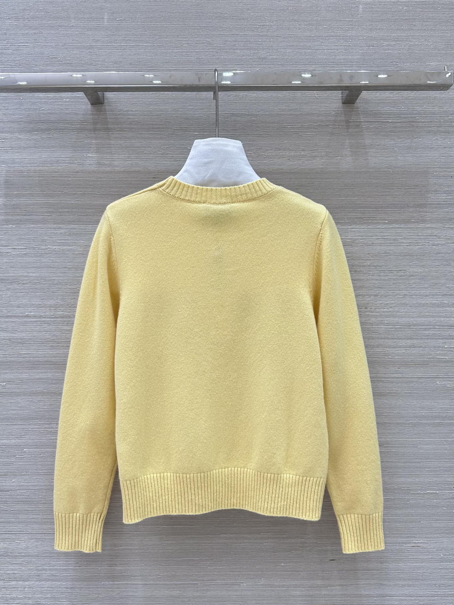 Exclusive 3D Logo Velvet Shirts: Customizable Wool Line with Aromatic Herring Dopamine - 图片 9