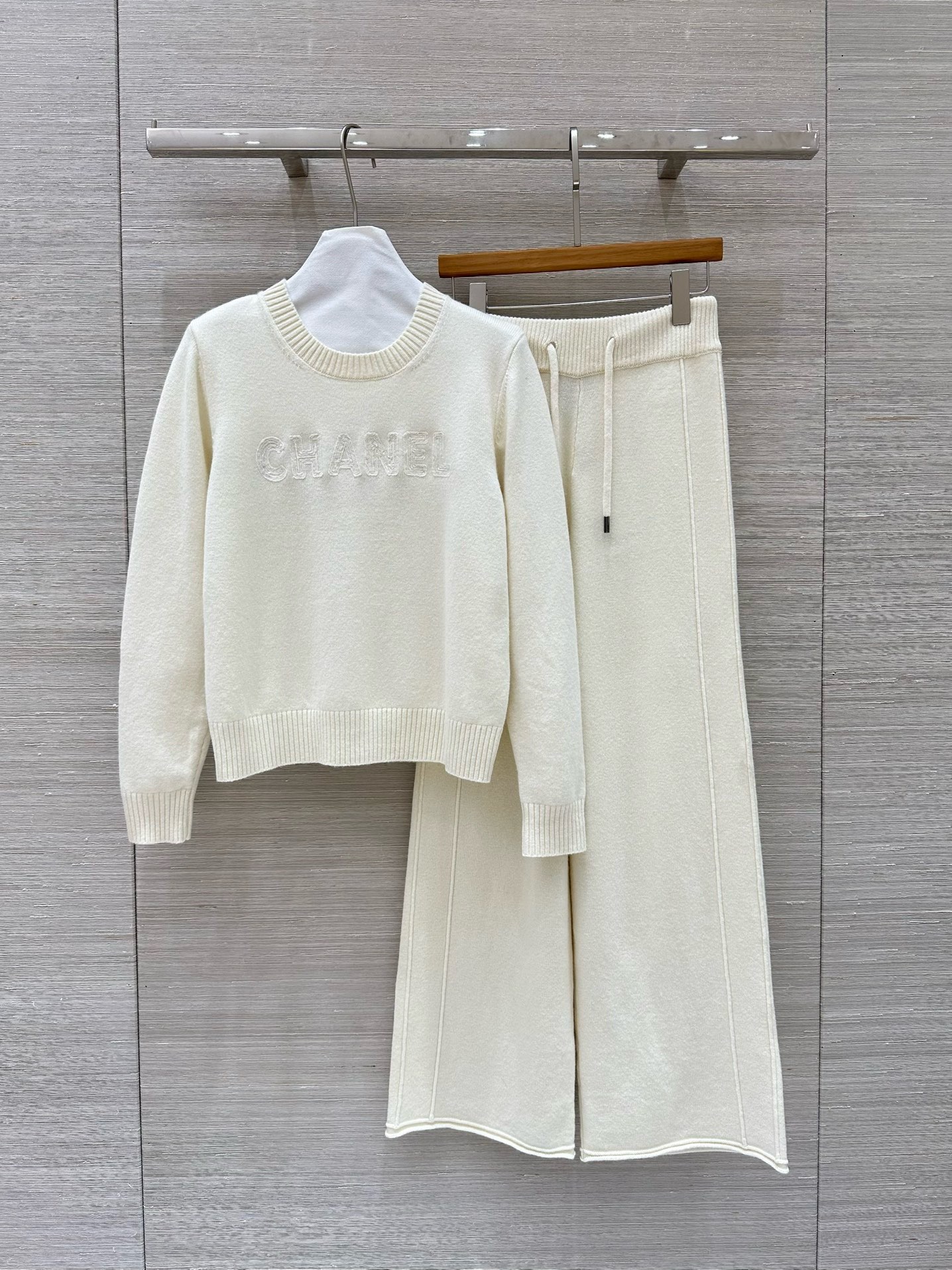 Exclusive 3D Logo Velvet Shirts: Customizable Wool Line, Pop-Up Design, 24-Year-Old New Trend - 图片 1