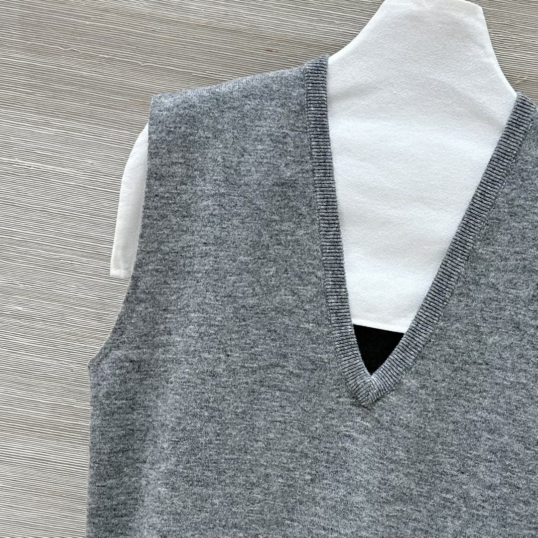 High-Quality Single-Mode Wool V-Collar Women’s Suit in Three Colors - 图片 3