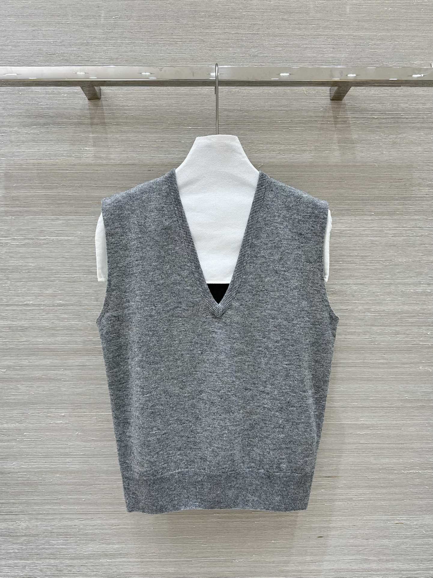 High-Quality Single-Mode Wool V-Collar Women’s Suit in Three Colors - 图片 1