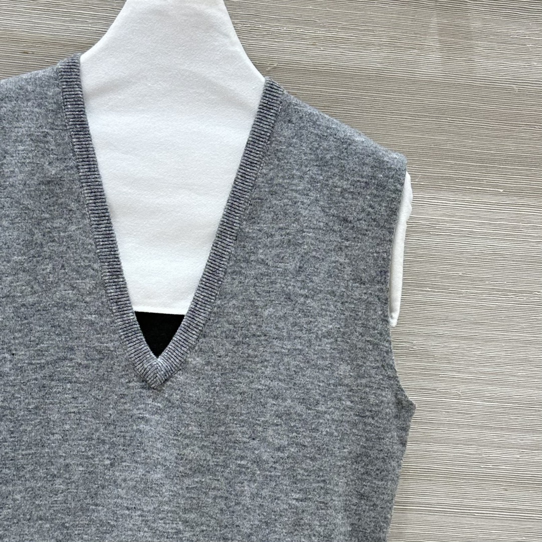 High-Quality Single-Mode Wool V-Collar Women’s Suit in Three Colors - 图片 4