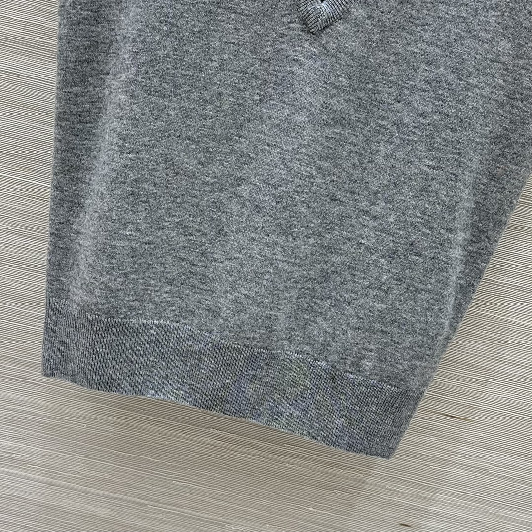 High-Quality Single-Mode Wool V-Collar Women’s Suit in Three Colors - 图片 5