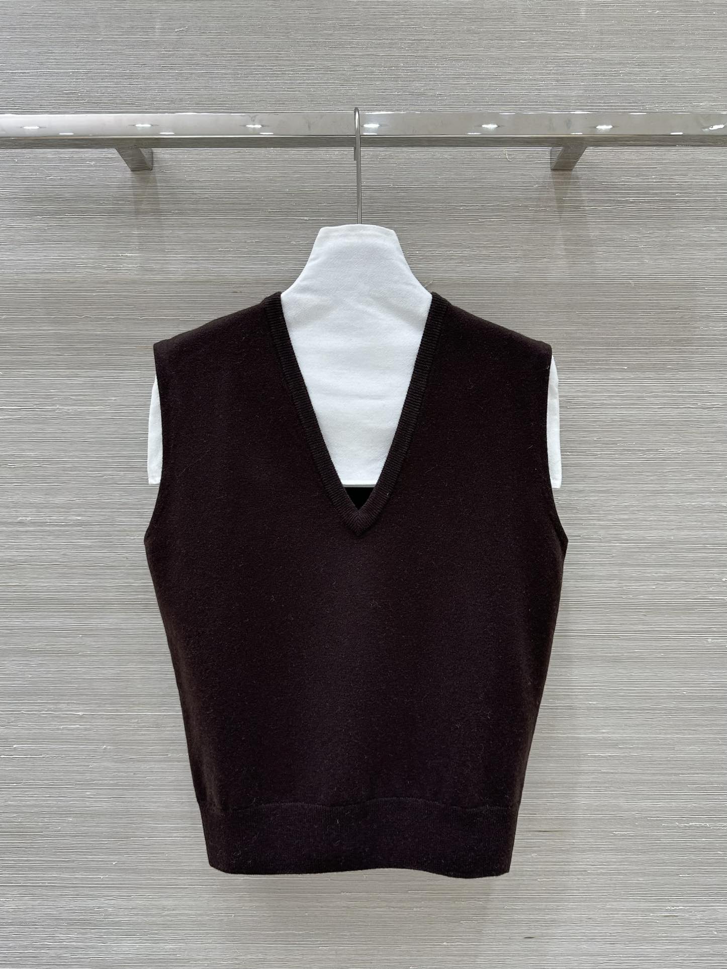High-Quality Wool V-Neck Vest for Women: Single-Mode, Packaged, and Imported – Classic and Elegant