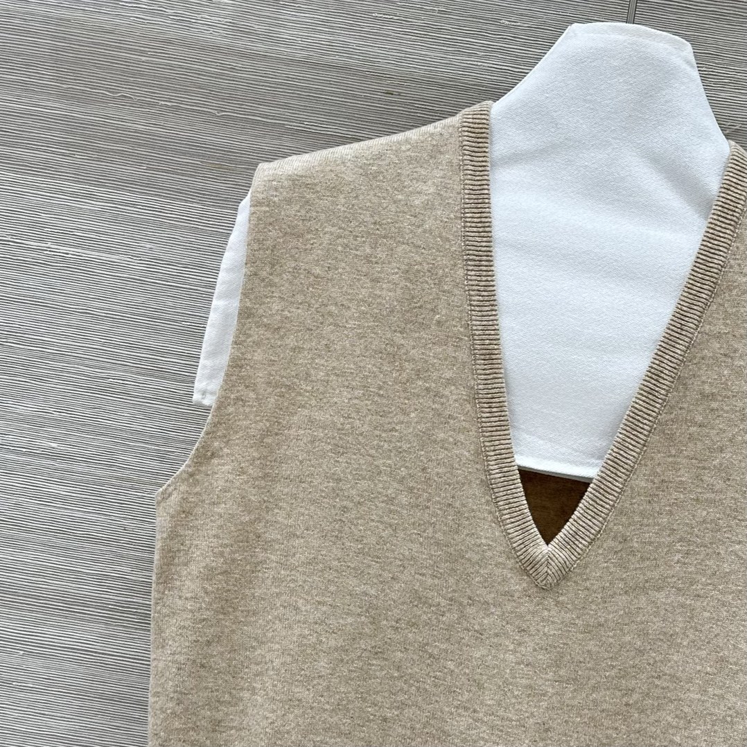 High-Quality Single-Mode Women’s Wool Vest Suit in Three Colors - 图片 3