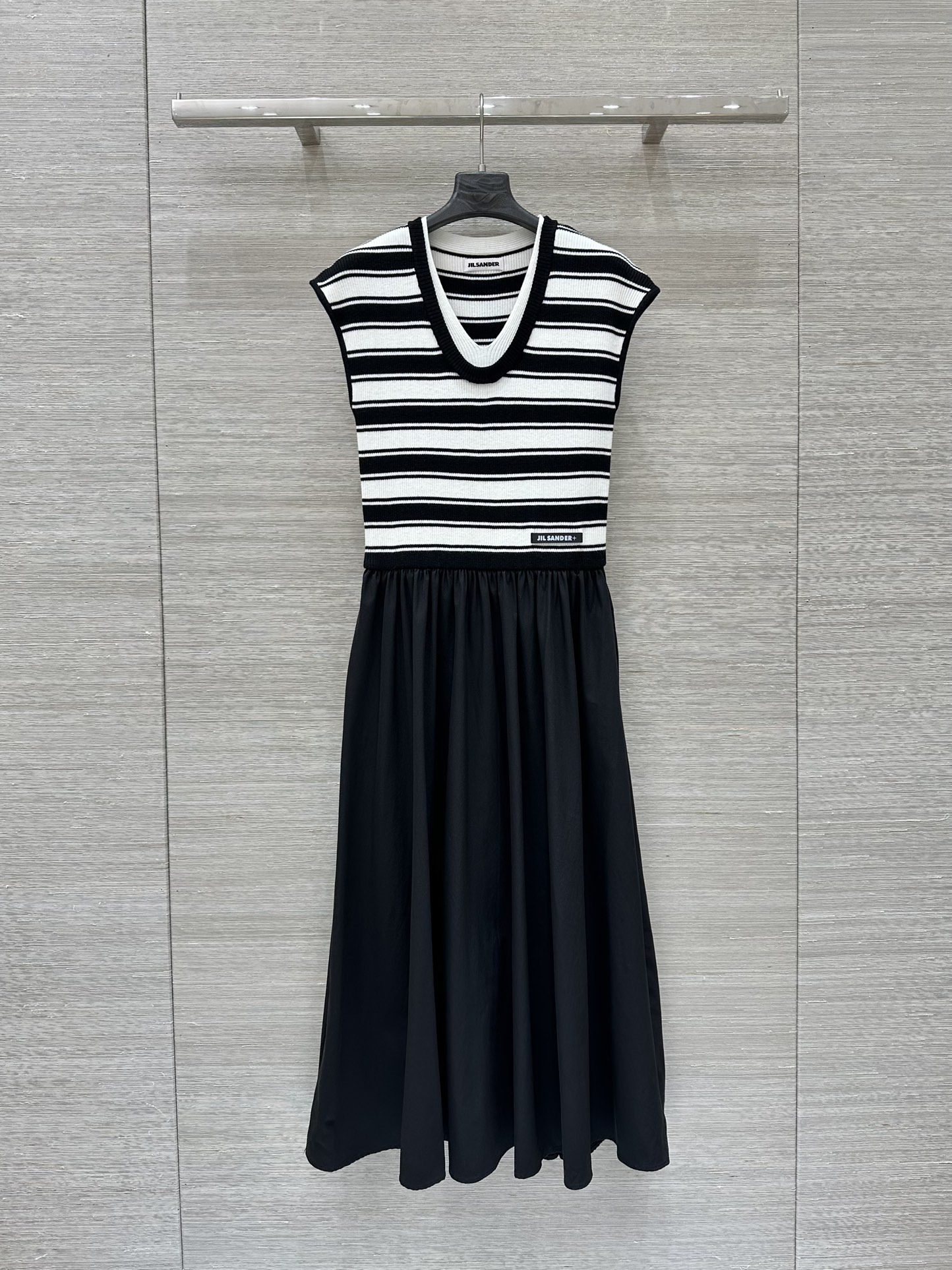 New Package Woman’s Dress: Summer Collection with Classic Design and Quality Details - 图片 1